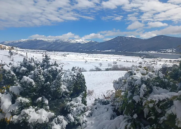 Pres Des Pistes Avec Vue Panoramique Les Angles (Pyrenees-Orientales)